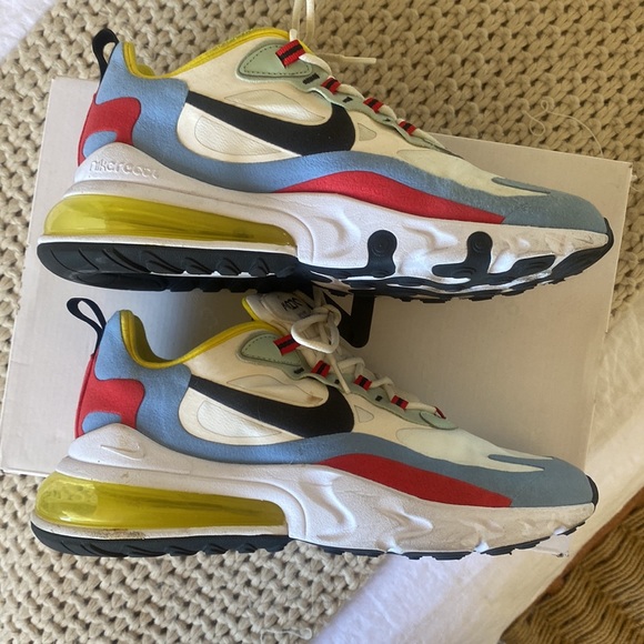 Air Max 270 React - Picture 3 of 7